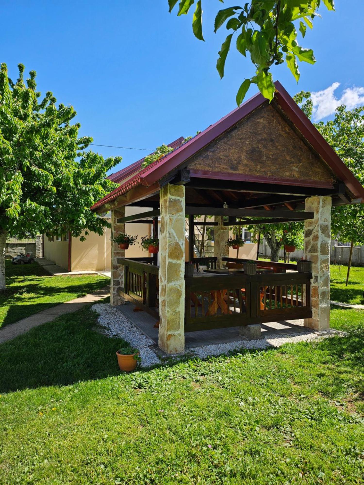 Calm Nest Apartamento Nikšić Exterior foto