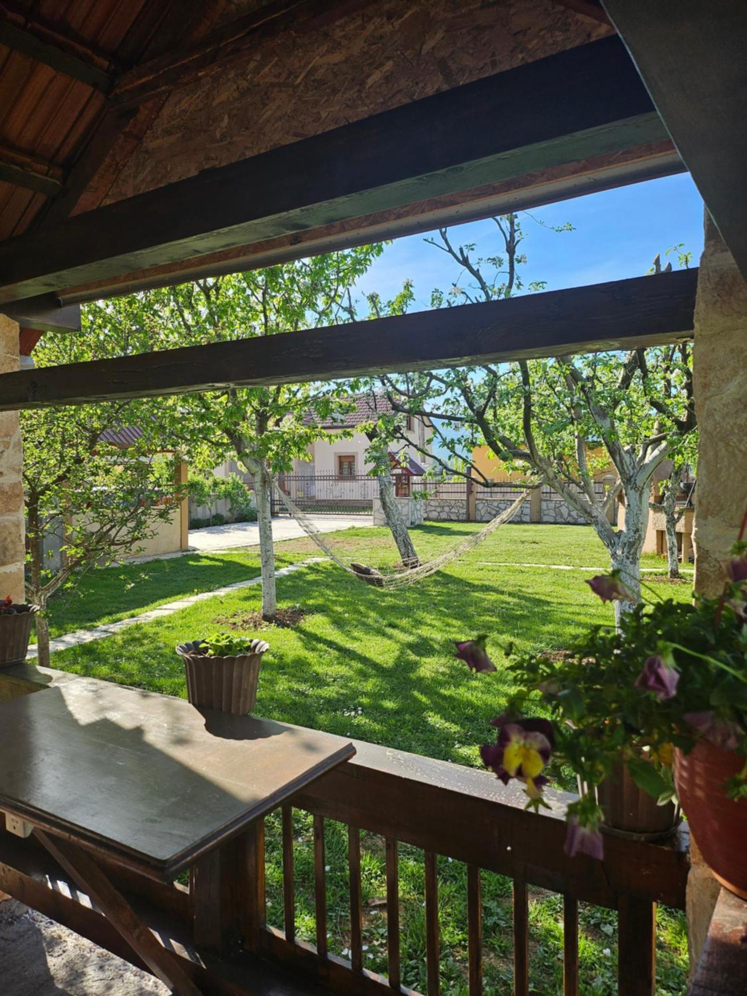 Calm Nest Apartamento Nikšić Exterior foto
