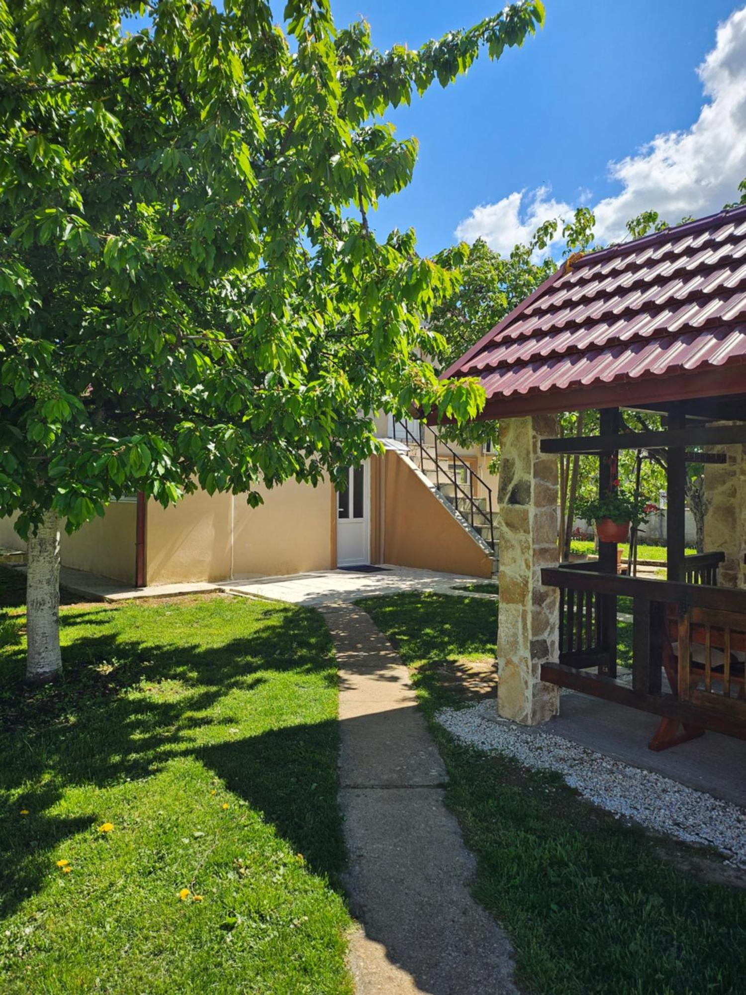 Calm Nest Apartamento Nikšić Exterior foto