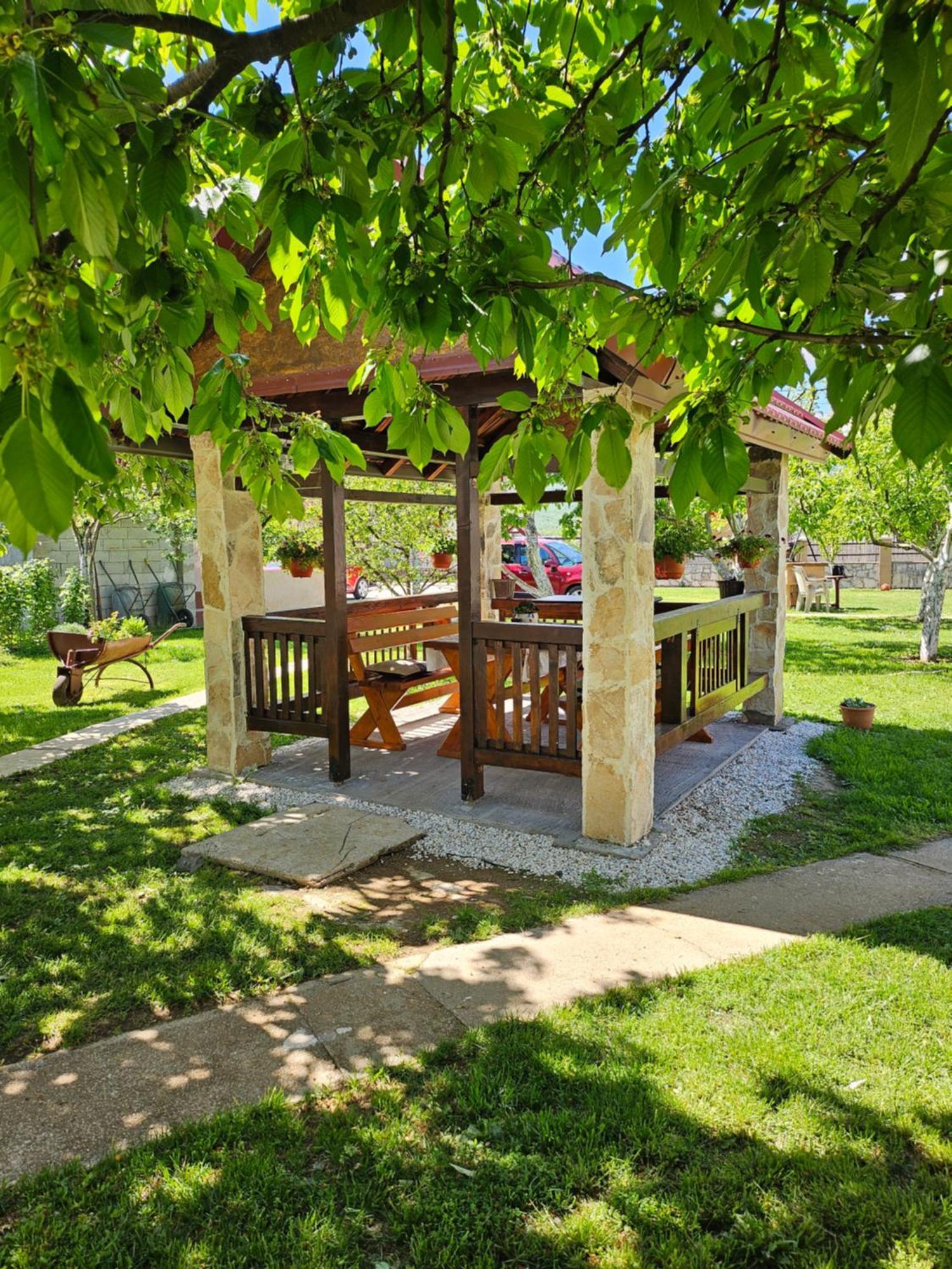 Calm Nest Apartamento Nikšić Exterior foto